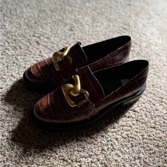 Luxurious Brown Leather Slip-On Loafers with Crocodile Texture - Picture 7 of 7